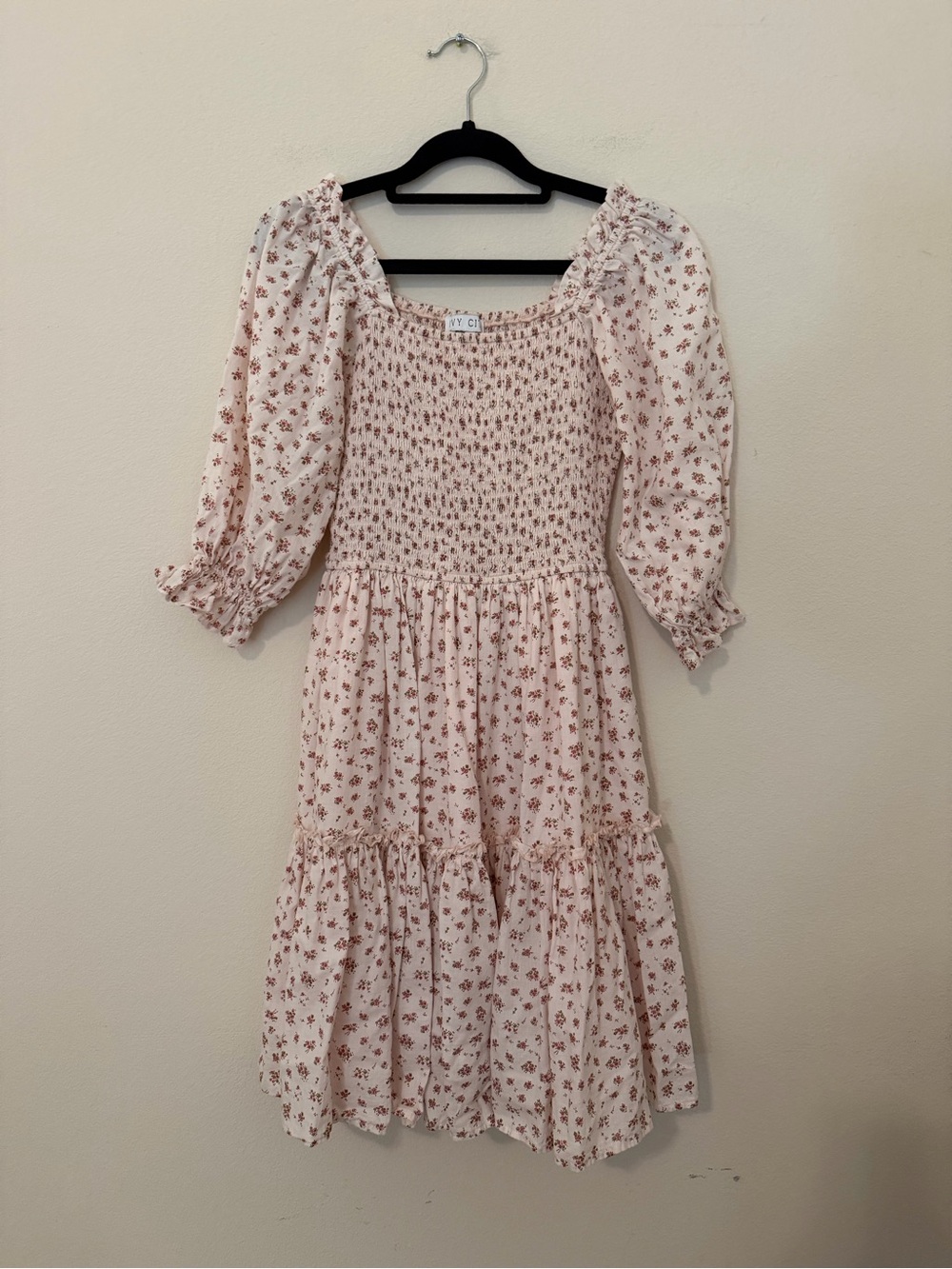 Ivy City Co. Pink Floral Knee Length Dress Size Small Smocked Modest Feminine